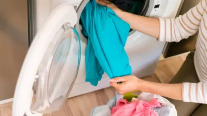 Чотири режими прання, про які можна забути: від них — жодної користі - фото