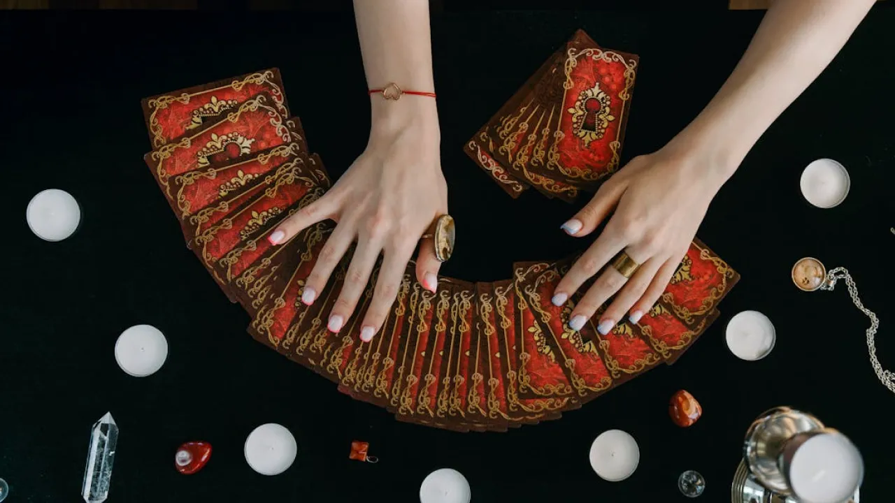 Гороскоп на 29 жовтня 2025 року за картами Таро для всіх знаків Зодіаку 