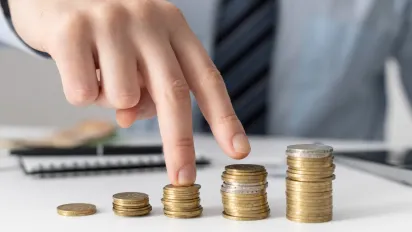 Середня зарплата в Україні зросла: хто отримує понад 60 тисяч, а хто — менш як 15 - фото