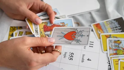  Гороскоп на 1 листопада 2025 року за картами Таро для всіх знаків Зодіаку - фото