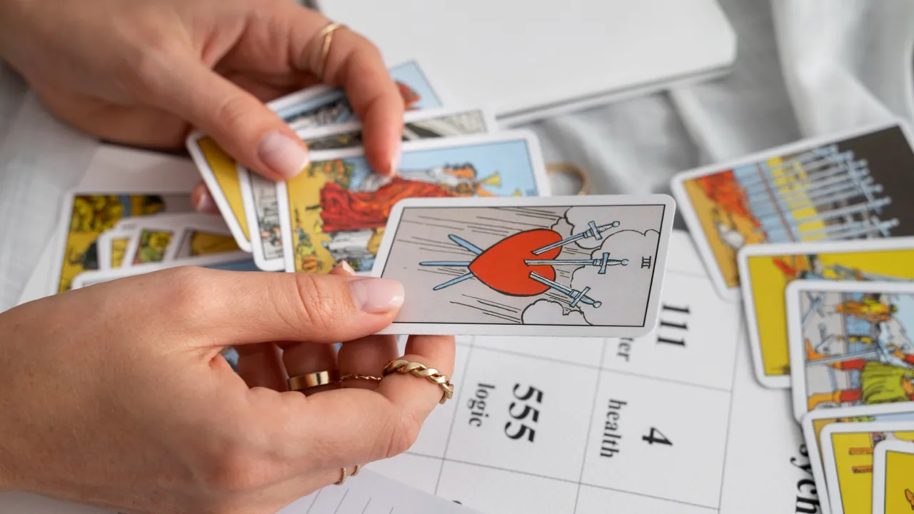  Гороскоп на 1 листопада 2025 року за картами Таро для всіх знаків Зодіаку 