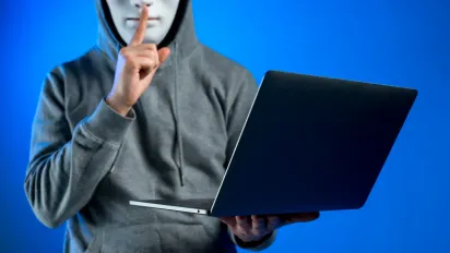 Шахраї крадуть пенсії: нова схема у соцмережах, що губить довірливих людей - фото