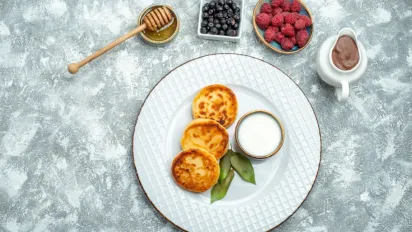 Сирники, які не розпадаються: три головні правила, щоб завжди виходили ідеально - фото