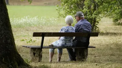 Пенсіонерам 65+ виплатять по 3700 грн: хто отримає гроші в першу чергу - фото