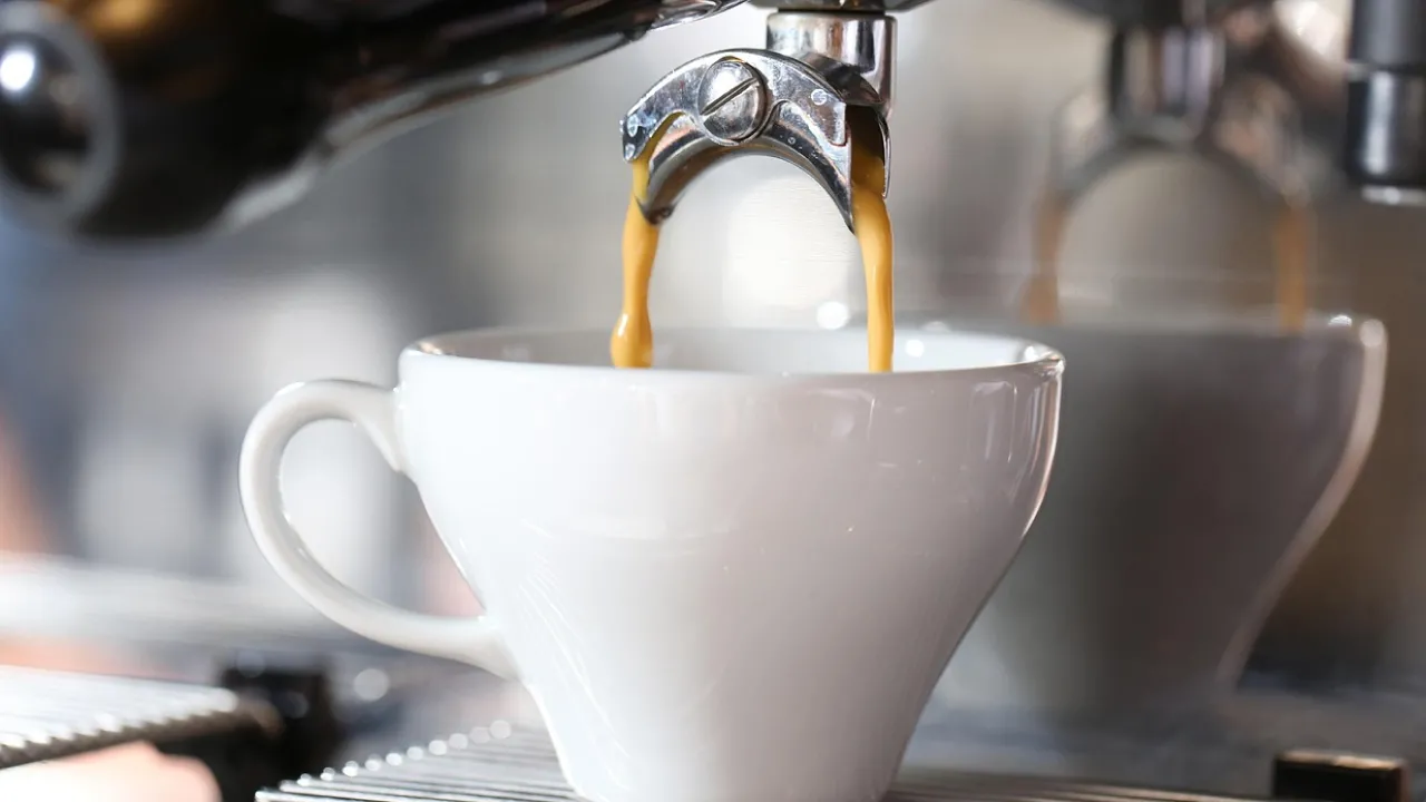 Чи можна пити каву при високому кров'яному тиску: відповідь кардіолога  