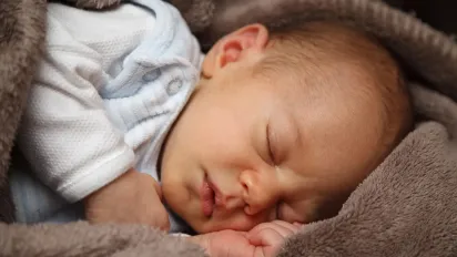 Батькам обіцяють не лише 50 тисяч гривень за народження дитини: що ще готує держава - фото