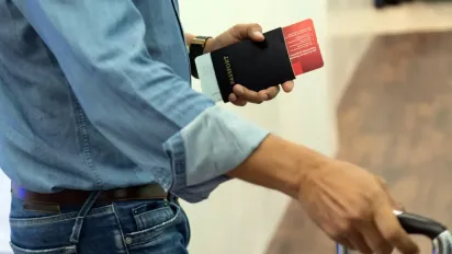 Більше не чинні: Кому з українців потрібно терміново поміняти закордонні паспорти - фото