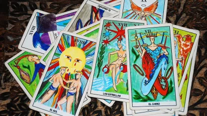 Гороскоп на 10 листопада 2025 року за картами Таро для всіх знаків Зодіаку  - фото