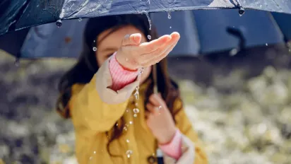 Листопад теплий, але з дощами: синоптики розповіли, якою буде погода цього тижня - фото