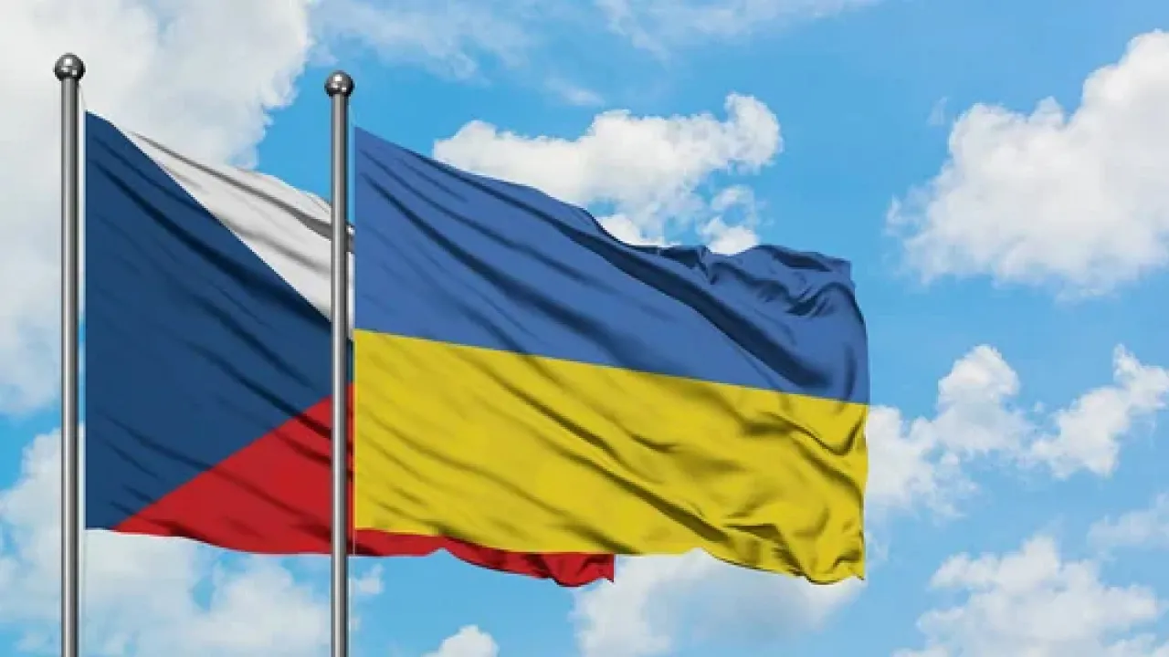 Президент Чехії Петр Павел пояснив свою позицію щодо зняття українських прапорів 