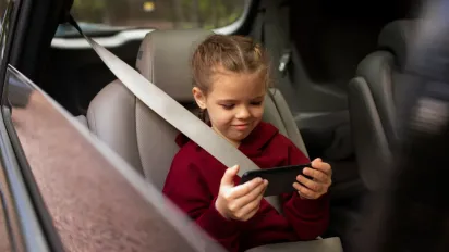 Штраф до 850 грн: коли водіям загрожує покарання за дитину в авто - фото