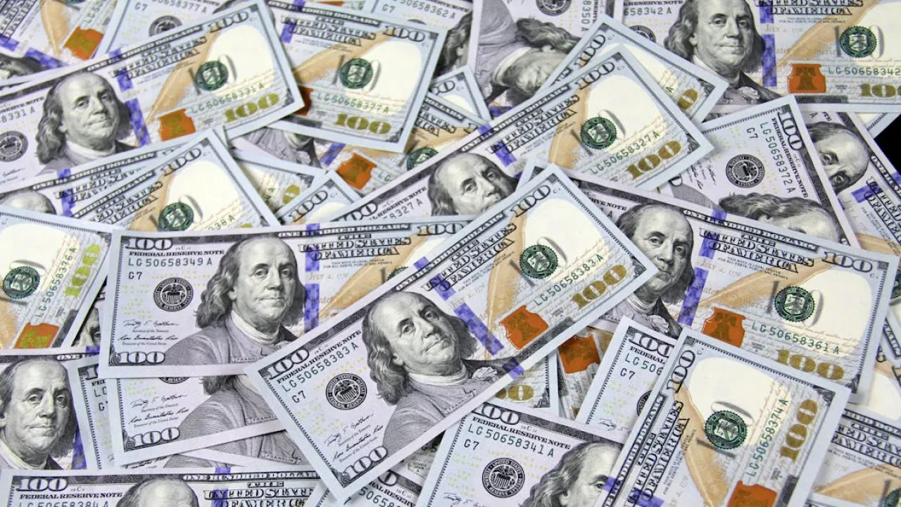 Експерти попереджають: долар в Україні готує непередбачуваний стрибок 