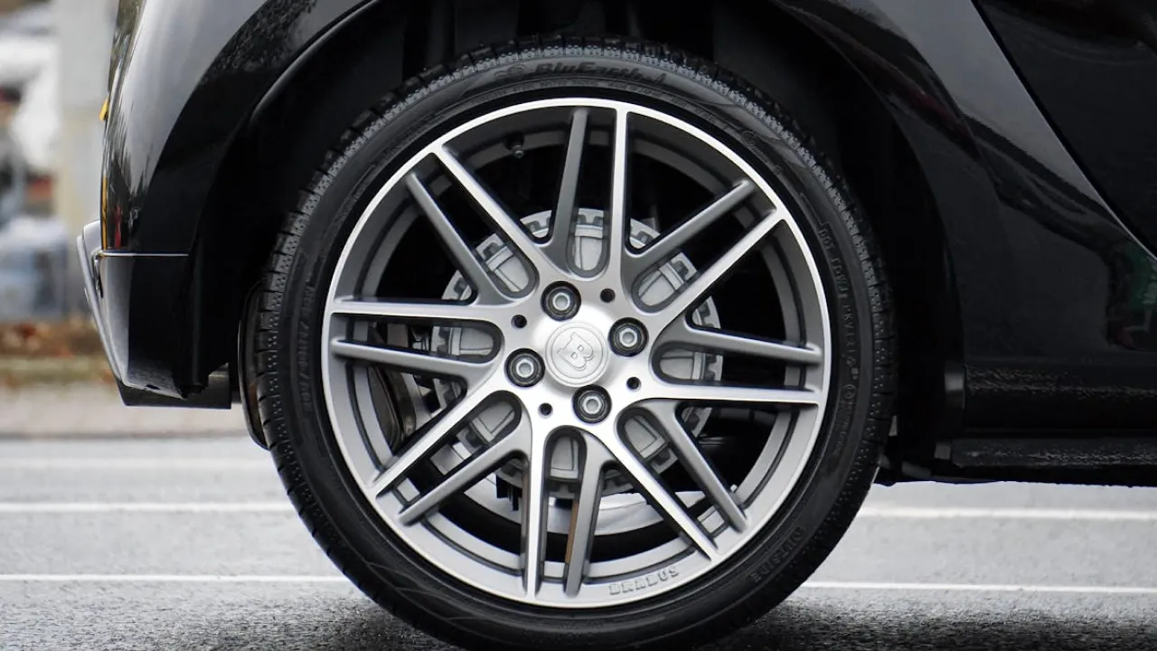 Літня гума, зношені шини та запаска: як не втрапити на штраф до 8 500 грн 