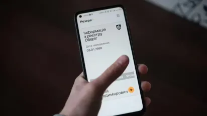 Чоловікам за кордоном варто поквапитись: які нові обмеження діятимуть з листопада - фото