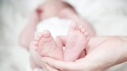 Реєстрація дитини в посольстві: що взяти з пологового та як уникнути проблем - фото