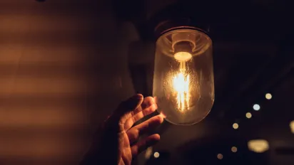 Чому одні регіони стикаються з відключеннями, а інші — ні: роз’яснення Міненерго - фото