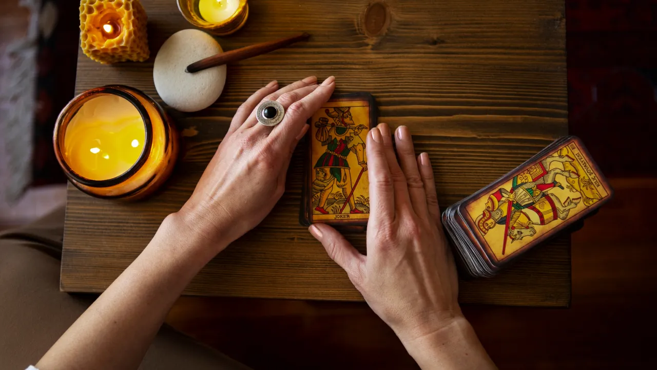  Гороскоп на 15 листопада 2025 року за картами Таро для всіх знаків Зодіаку 