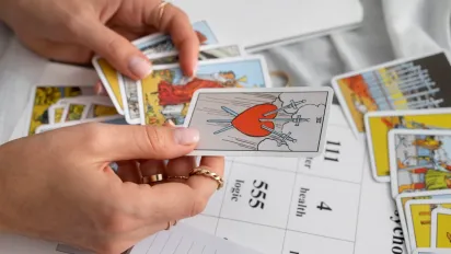 Гороскоп на 16 листопада 2025 року за картами Таро для всіх знаків Зодіаку - фото