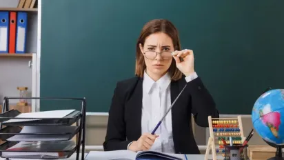 Через "контракти для освітян" в Україні можуть звільнитися 70 тисяч вчителів - фото