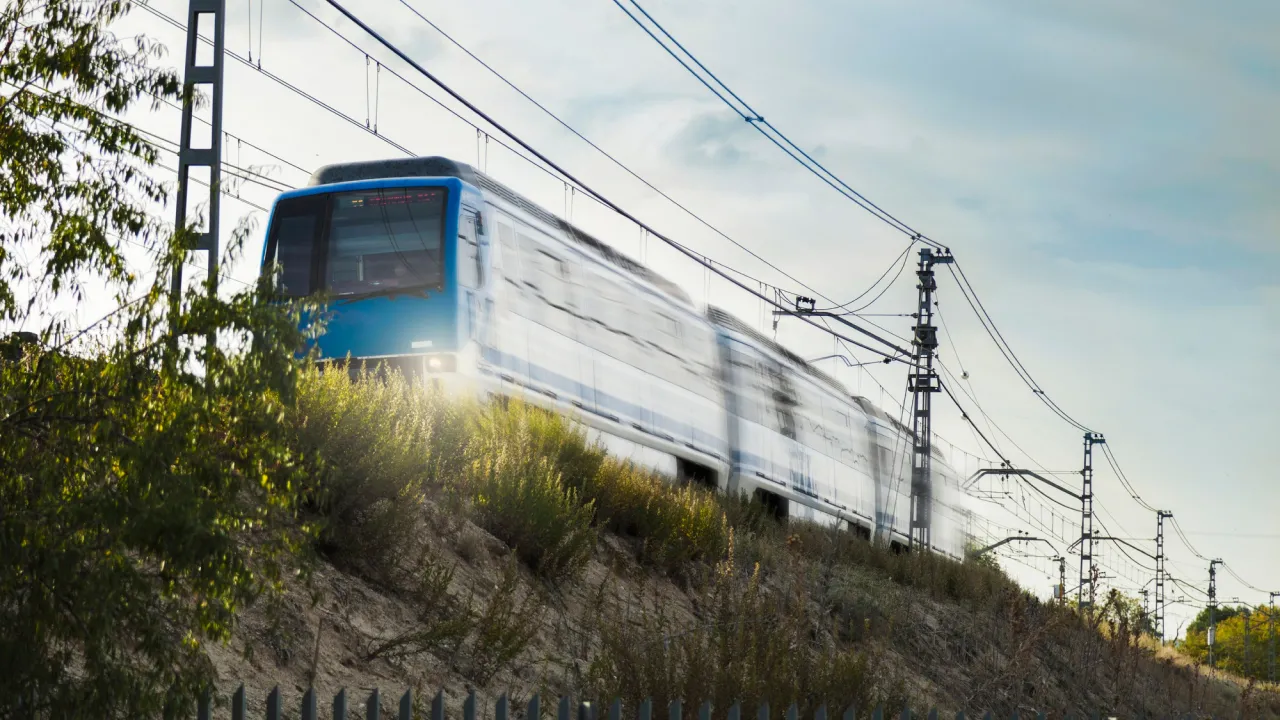 Без кас і без черг: Укрзалізниця запускає онлайн-квитки на приміські поїзди 