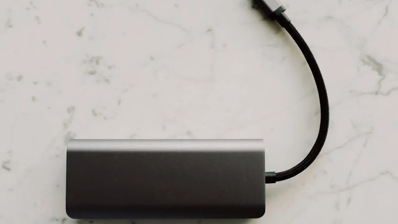 Павербанк проти потужної техніки: чому USB-банк не замінить портативну електростанцію 