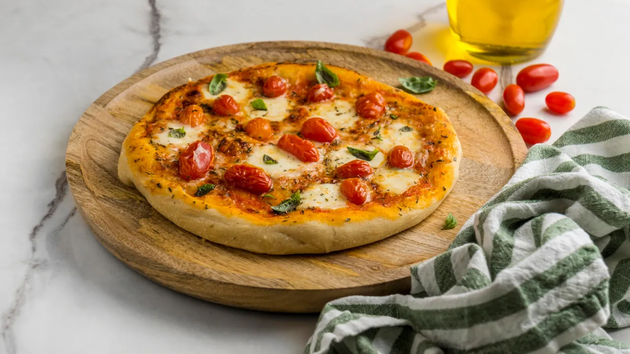 Піца за 15 хвилин на сковороді: рецепт, який завжди рятує, коли немає часу 