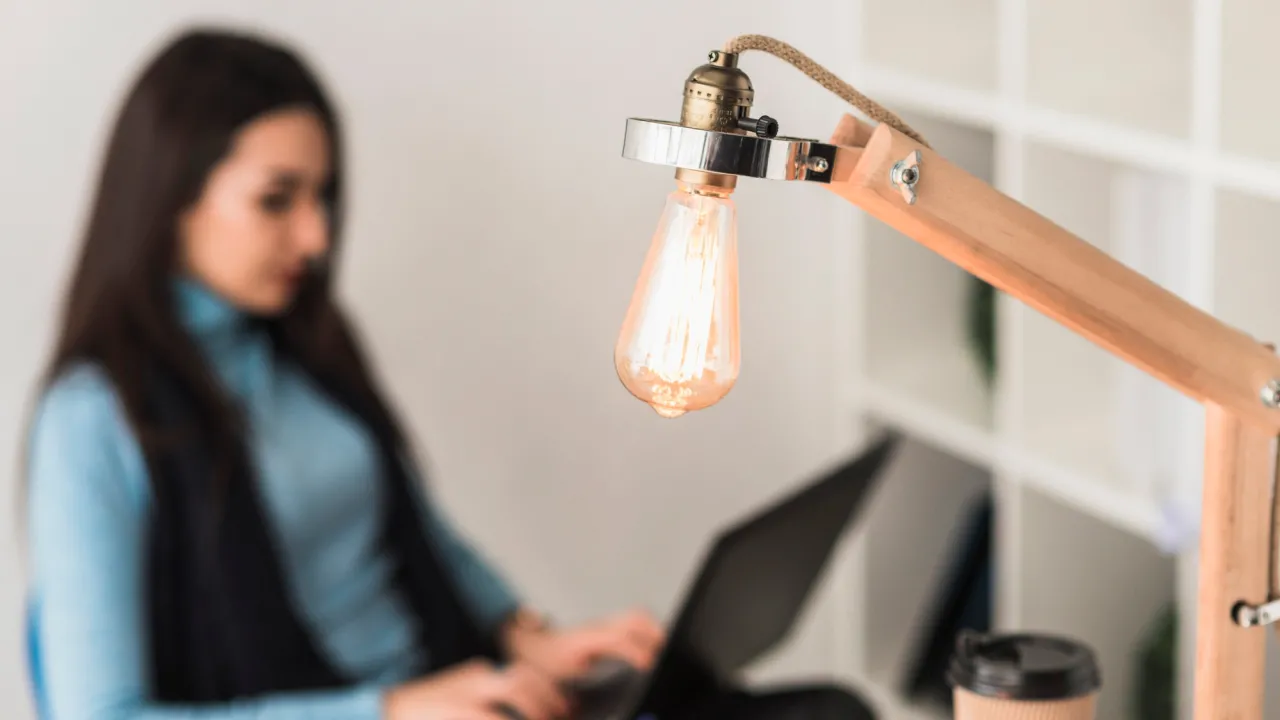 Чому світла стало ще менше: енергетики пояснили головну причину відключень 