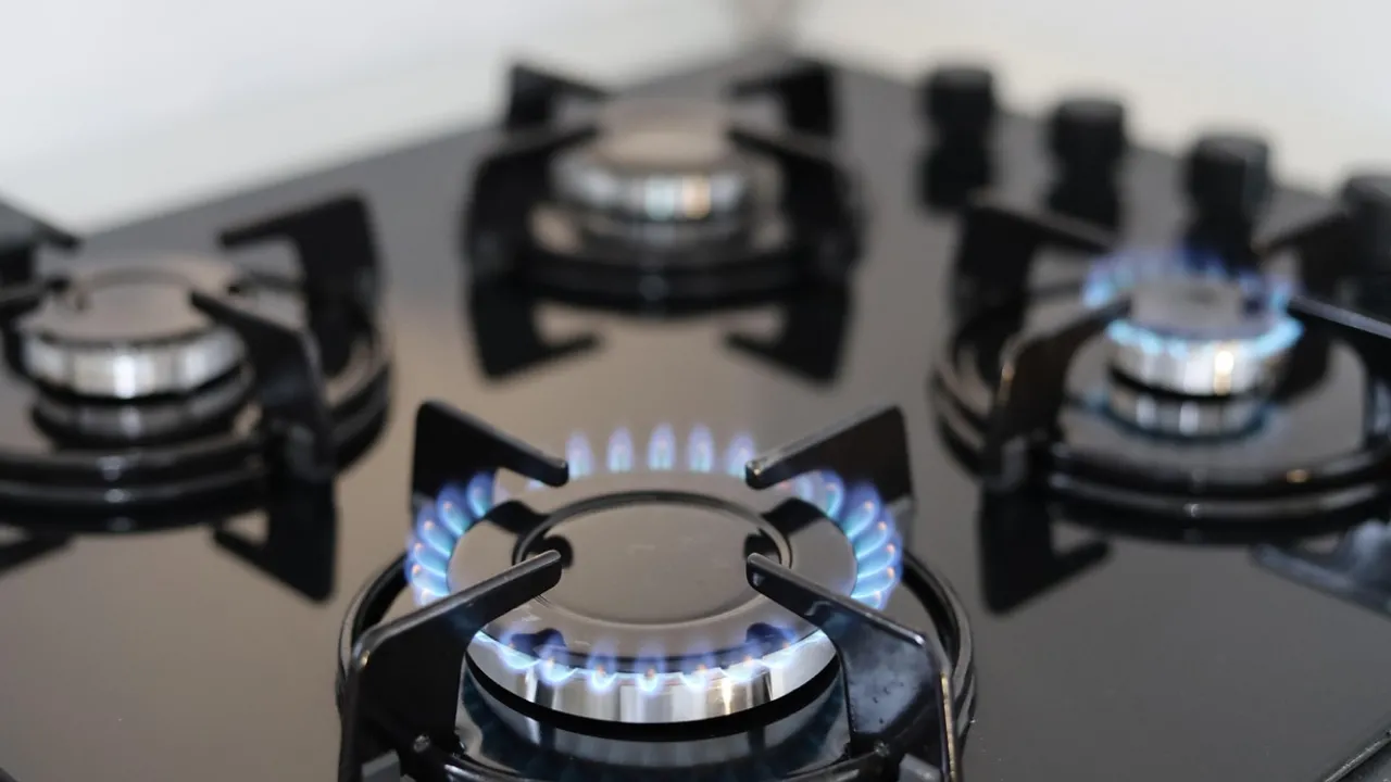 Пільги на газ для пенсіонерів 2025 — хто отримає знижку і як її оформити 