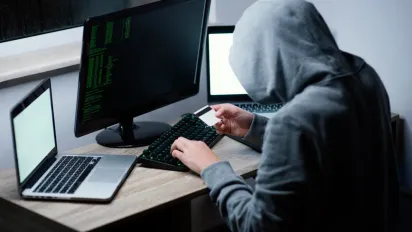 У Рівному пенсіонерка стала жертвою нової схеми з «єПідтримкою»: гроші зникли миттєво - фото