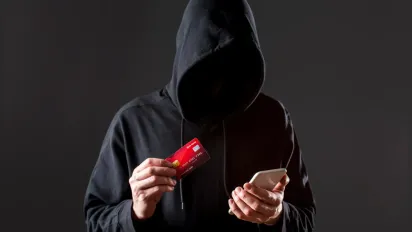 Шахраї розсилають фейкові SMS про «оновлення даних»: що хочуть отримати і як захиститися - фото