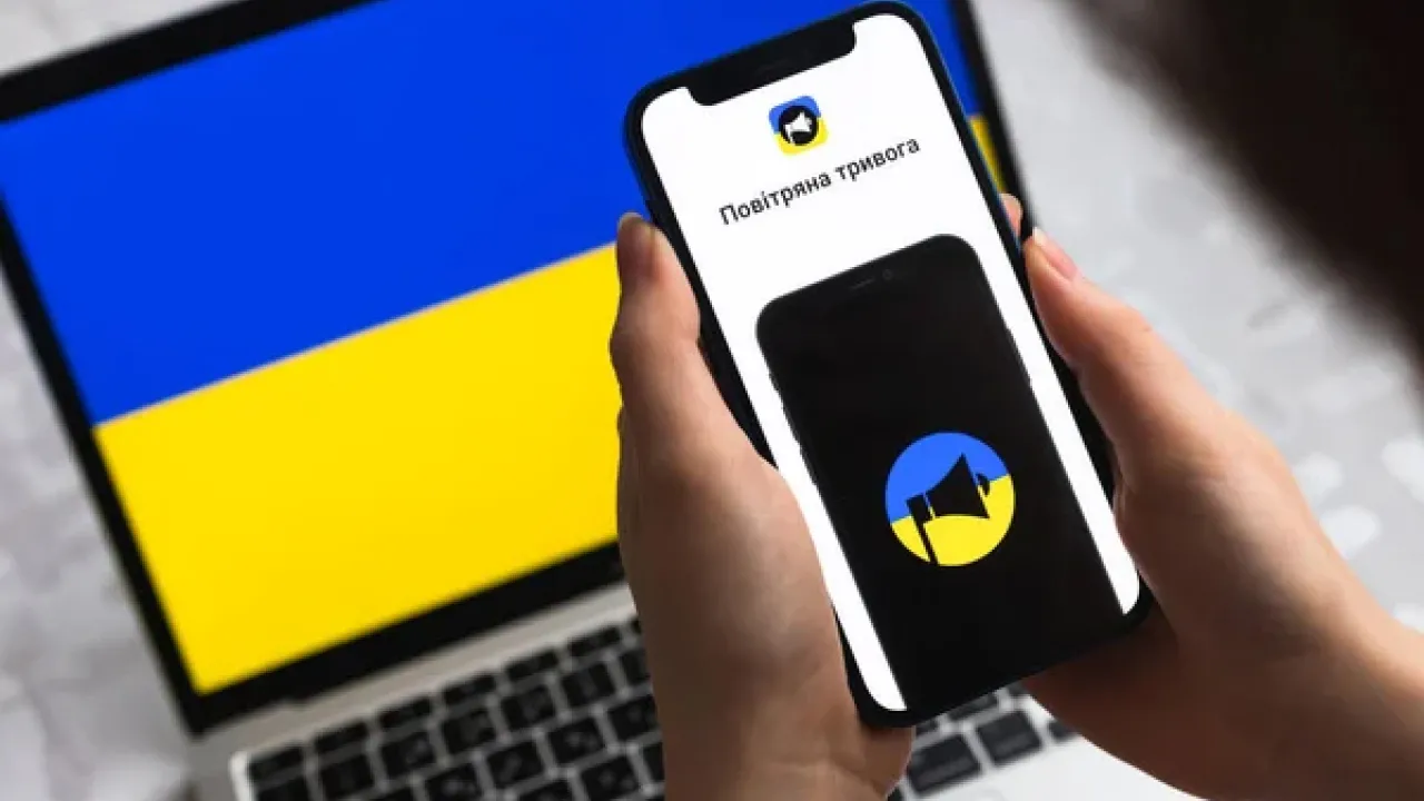 Чи має вчитель зупиняти онлайн-урок під час тривоги: офіційне роз’яснення 