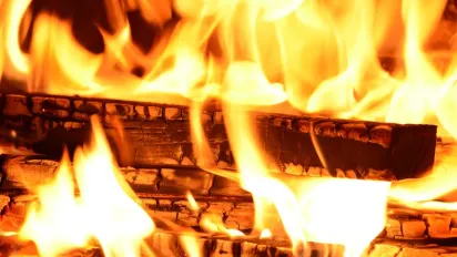 Що спалювати в грубці, щоб димохід чистився сам: прості поради - фото