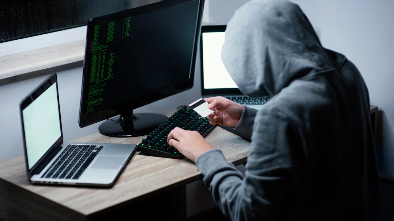 Не відкривайте ці листи: як шахраї маскуються під «Нову пошту» 