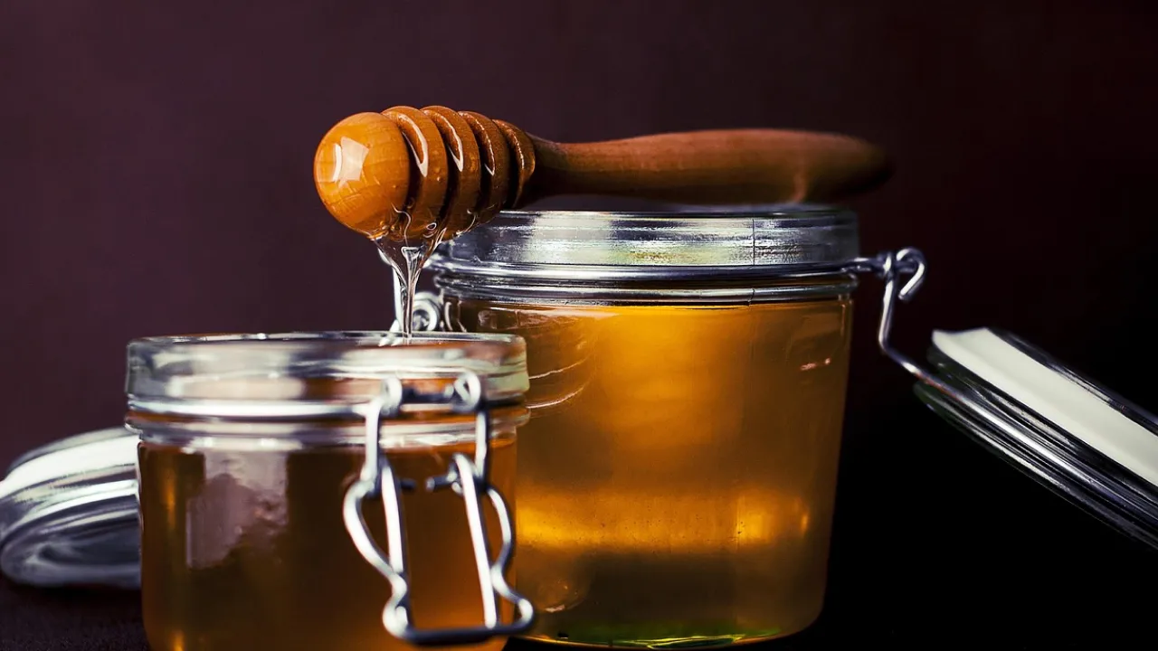 Який сорт меду найкорисніший і чи можна його гріти: відповідь пасічника 