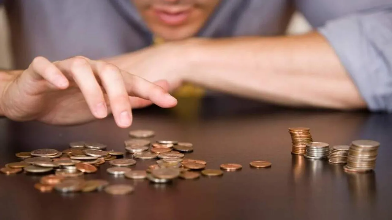 Що не можна робити з грошима — щоб не накликати на себе бідність: народні прикмети і сучасний підхід 