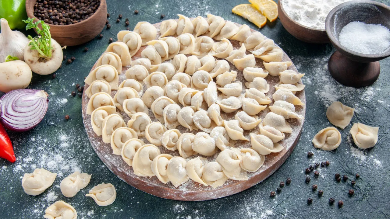 Пельмені більше не розваряться: головні правила міцного тіста 