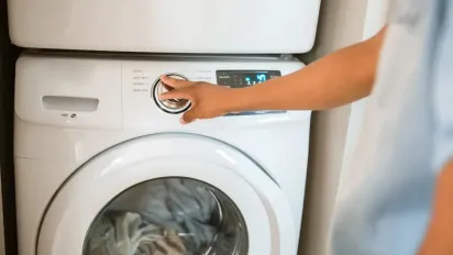 Як відкрити дверцята пральної машини під час раптового відключення світла - фото