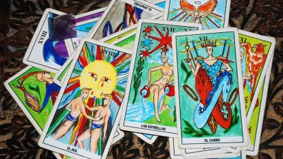 Гороскоп на 2 грудня 2025 року за картами Таро для всіх знаків Зодіаку - фото