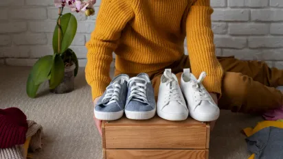 Як апельсинові кірки рятують від запаху у взутті: перевірені способи - фото