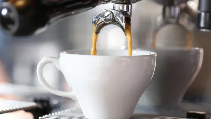 Не кава і не чай: ранковий напій, який оздоровлює кишківник і покращує стан шкіри - фото