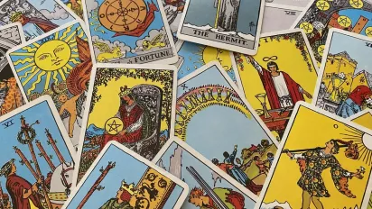 Гороскоп на 5 грудня 2025 року за картами Таро для всіх знаків Зодіаку - фото