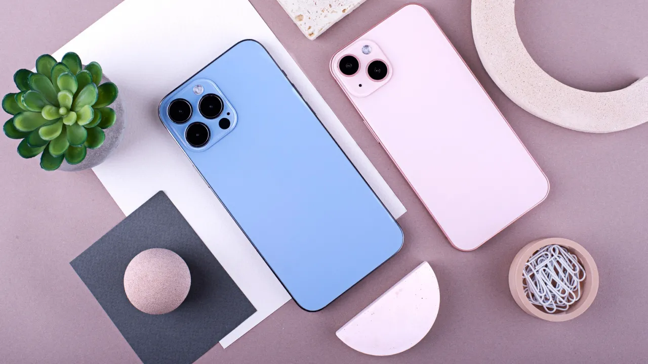 iPhone Fold не матиме фізичної SIM-карти: інсайдери розкрили причину рішення Apple 