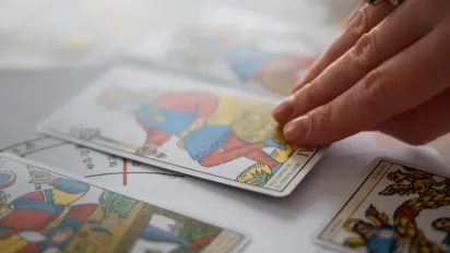 Гороскоп на 8 грудня 2025 року за картами Таро для всіх знаків Зодіаку - фото