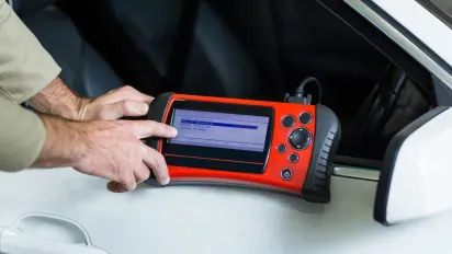 Тахографи стануть обов’язковими для бусів і вантажівок: нові правила і графік роботи водіїв - фото