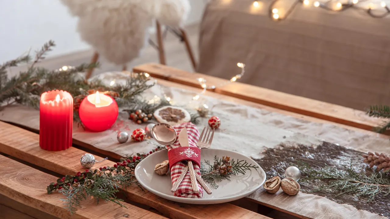 Що варто заздалегідь придбати до Нового року, щоб не переплачувати й не витрачати час 