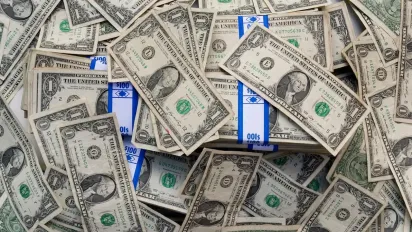 Долар і євро знову подорожчали: навіть ПриватБанк не стримав стрибок курсу - фото