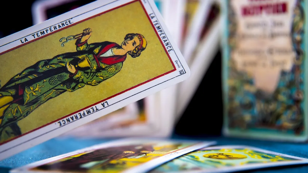 Гороскоп на 15 грудня 2025 року за картами Таро для всіх знаків Зодіаку 