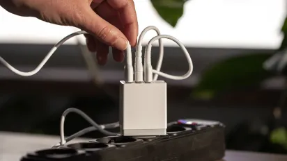 Названо 3 прилади, які "їдять" світло навіть у вимкненому стані - фото