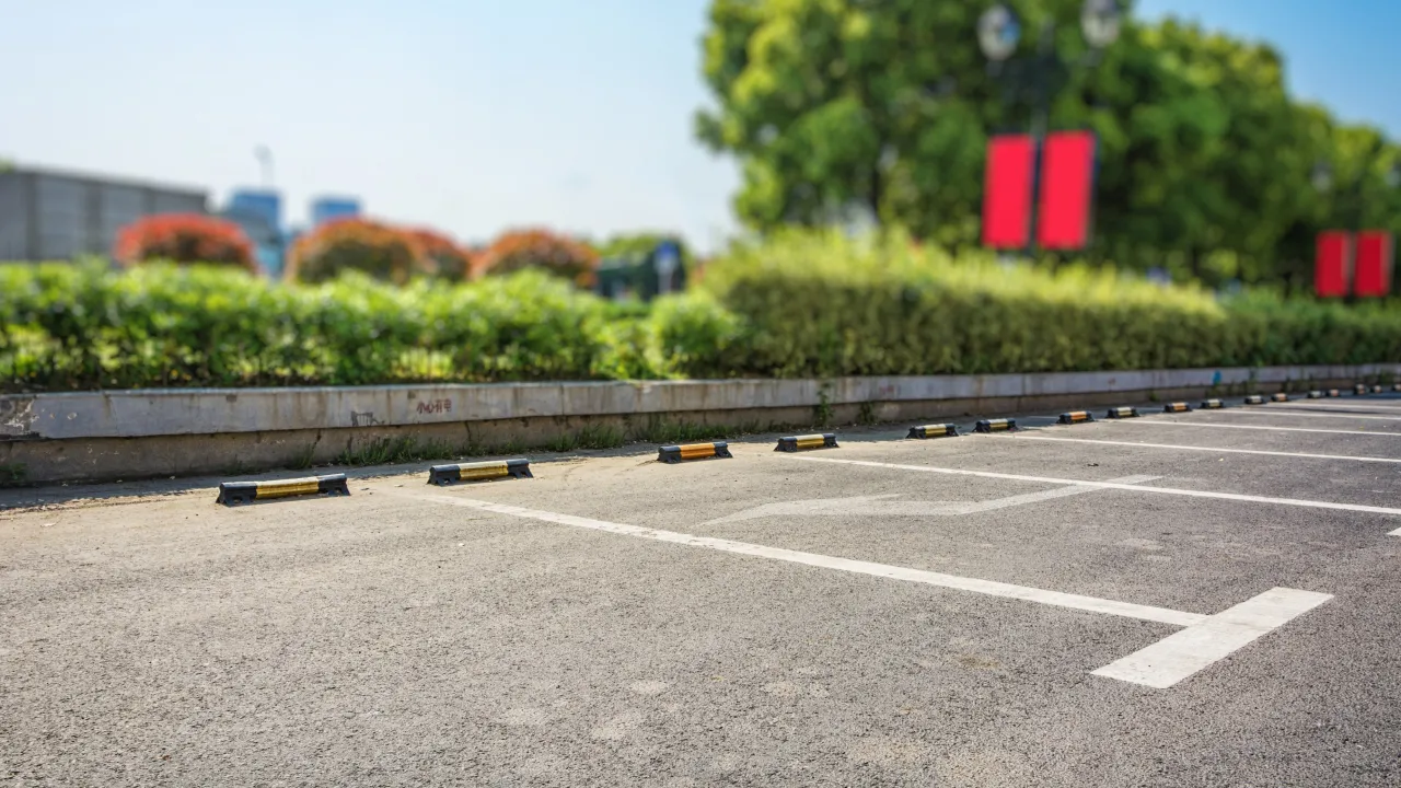 Платні парковки у Рівному 2026: новий тариф та перелік вулиць  