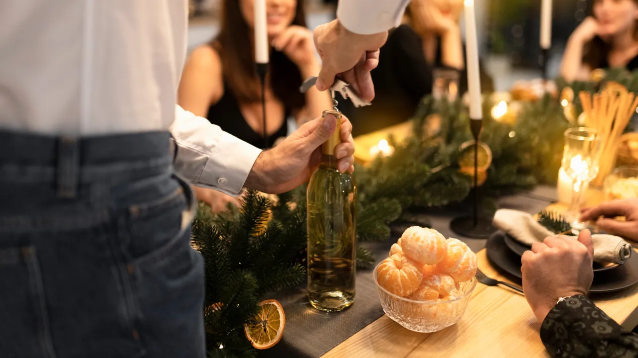 Забудьте про мандарини: що оригінальне принести в гості на Новий рік 2026 